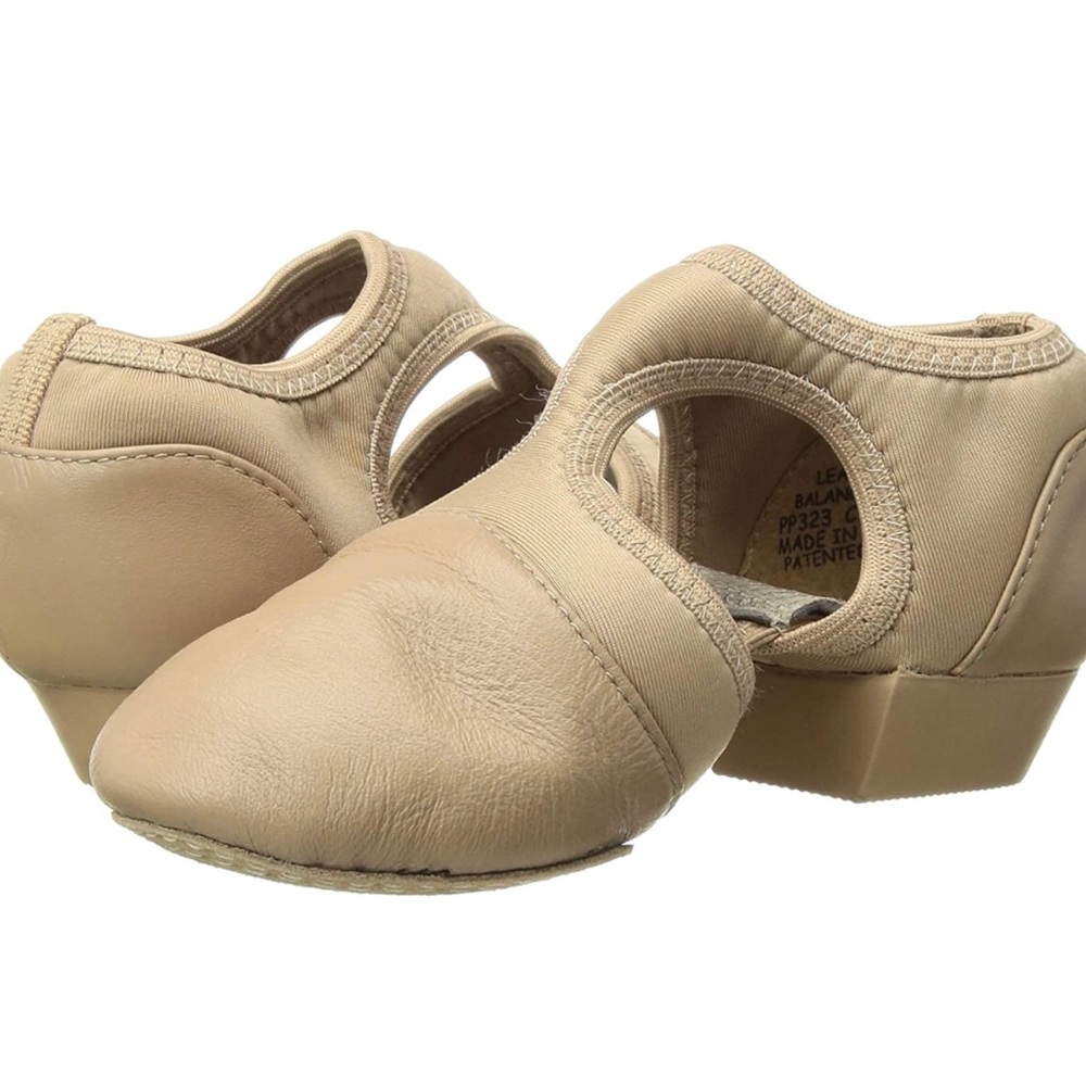 NWT Capezio Pedini Femme Jazz Shoe. Size 7, Carmel. Women’s Lyrical dance shoe